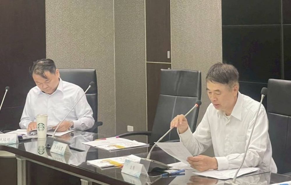 強化廉政風險防治機制 新北消邀律師實務分享 1 《圖說》新北消新北消防廉政防貪指引專案研討會,左為林冠佑執業律師,右為消防局蔡武忠副局長。〈消防局提供〉