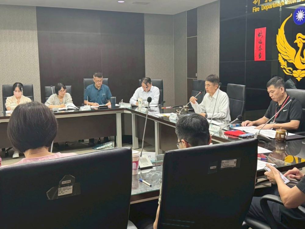 強化廉政風險防治機制 新北消邀律師實務分享 2 《圖說》新北消新北消防廉政防貪指引專案研討會現場,左三為政風室主任林三龍。〈消防局提供〉