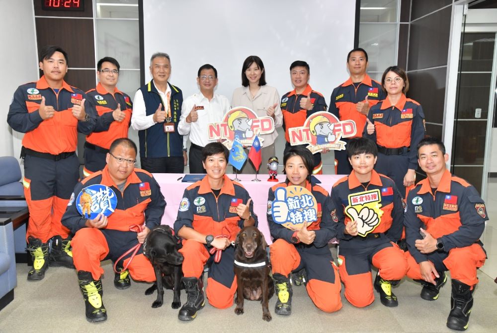 攜手動物醫院簽署MOU 新北消搜救犬戰力再升級 1 《圖說》新北消今日與愛屋動物醫院簽署合作備忘錄,建立長期合作機制,由專業獸醫團隊協助搜救犬進行定期健檢,確保牠們在第一線執勤時能夠發揮最大效能。〈消防局提供〉