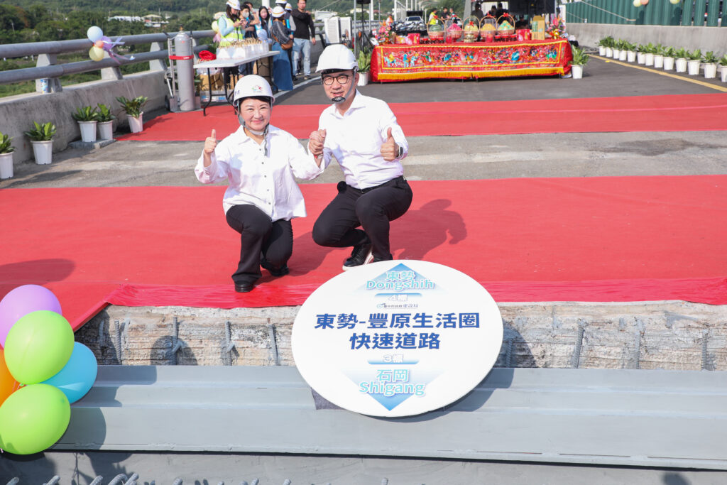 向「繼橋」告別 台中東豐快「鯉魚脊背橋」接合祈福 2 盧市長 東勢石岡段明年通車 縫合山城交通命脈