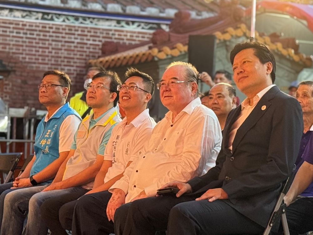 先嗇宮神農文化祭熱鬧登場 朱惕之祈求新北穀物豐收 3 《圖說》朱惕之及與會貴賓欣賞熱鬧演出。〈民政局提供〉