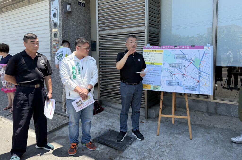 蔡其昌爭取預算 大甲區新政路、興安路道路改善5月底動工 1 蔡其昌會勘