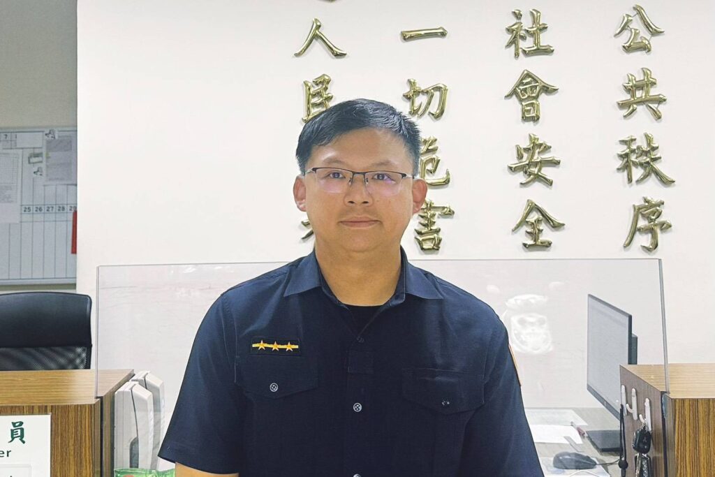 老翁血糖過低遭誤認酒駕 淡水警暖心護送返家 1 藍富順