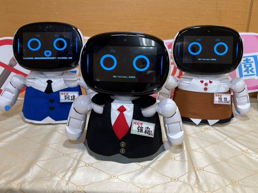 防制電子煙教育再進化 新北首創「AI機器人密室逃脫」互動課程 4 《圖說》記者會現場展示AI機器人。〈記者葉柏成攝〉