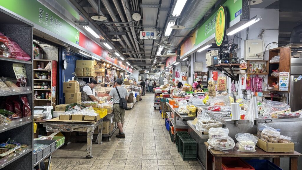 西寧市場一樓傳統區，販售許多包粽材料 0