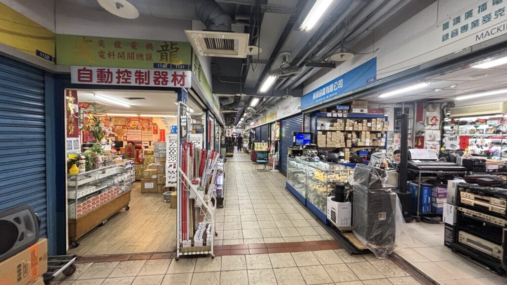 西寧市場一樓電子區，各式音響電子器材，就像個藏寶庫 0