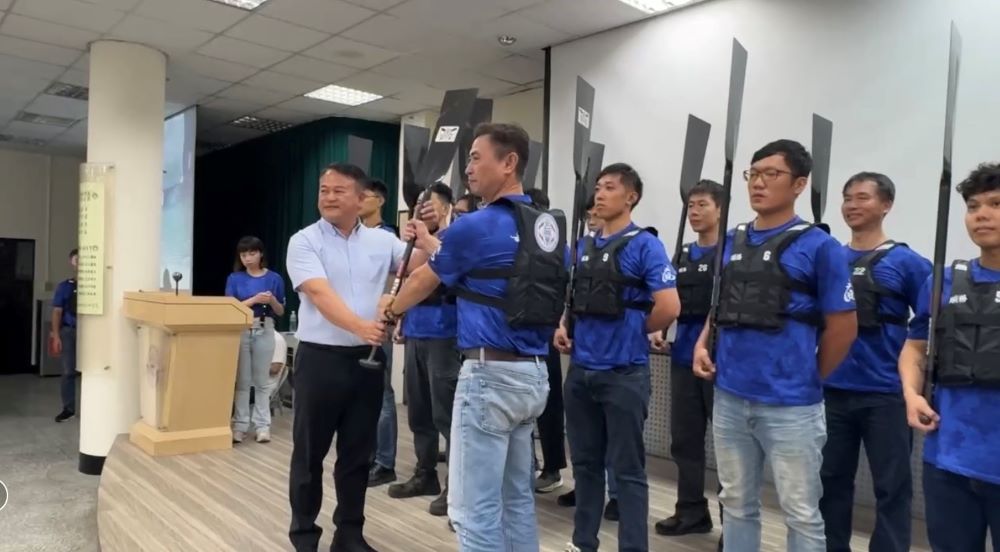 展現供電Power硬實力 台電北西搶修隊勇闖新北議長盃龍舟賽 4 《圖說》台電於5月19日舉辦誓師大會,帶著企業精神與團隊力量熱血出征,也希望各界看見台電穩定供電的決心。〈台電北西區處提供〉