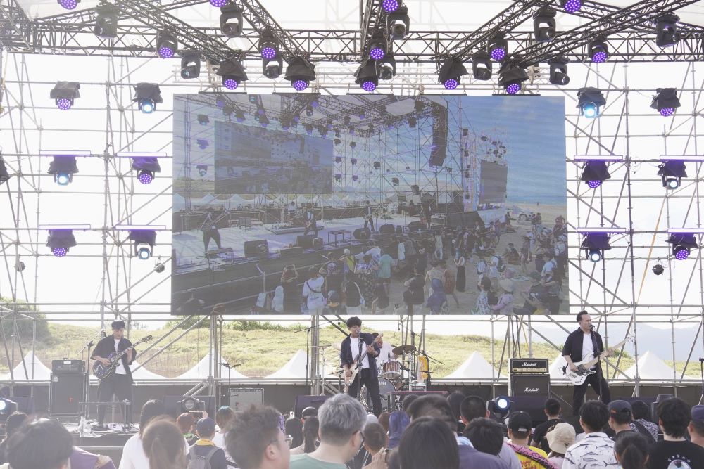 新北市河海音樂季--獨立音樂大賞5/10截止報名 3 《圖說》「獨立音樂大賞」最終前10強將站上河海音樂季貢寮場大舞臺進行決賽,。圖為2024年資料照。〈觀旅局提供〉