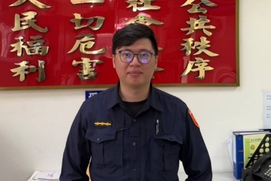 迷途老人徒步闖入快車道 大同暖警護送返家 1 趙佑恩