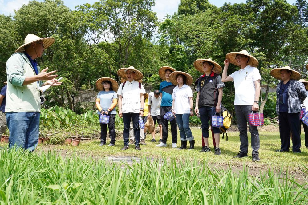 轉型食農教育場域 臺大農場攜手新北推食農教育 3 《圖說》農事體驗活動說明。〈農業局提供〉