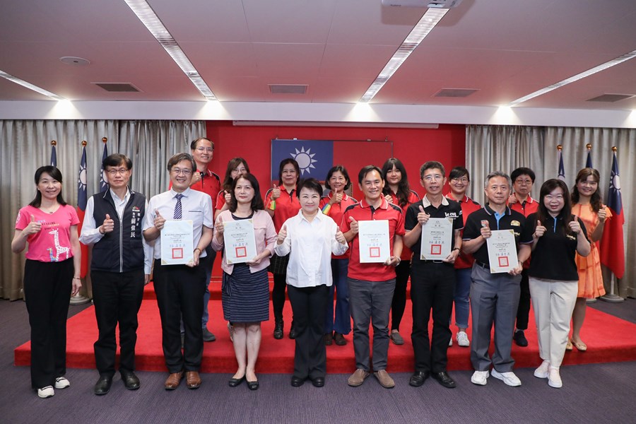 4度蟬聯全國第一 台中「閱讀教育績優」榮獲15大獎 2 閱讀推手團體組大合照 0