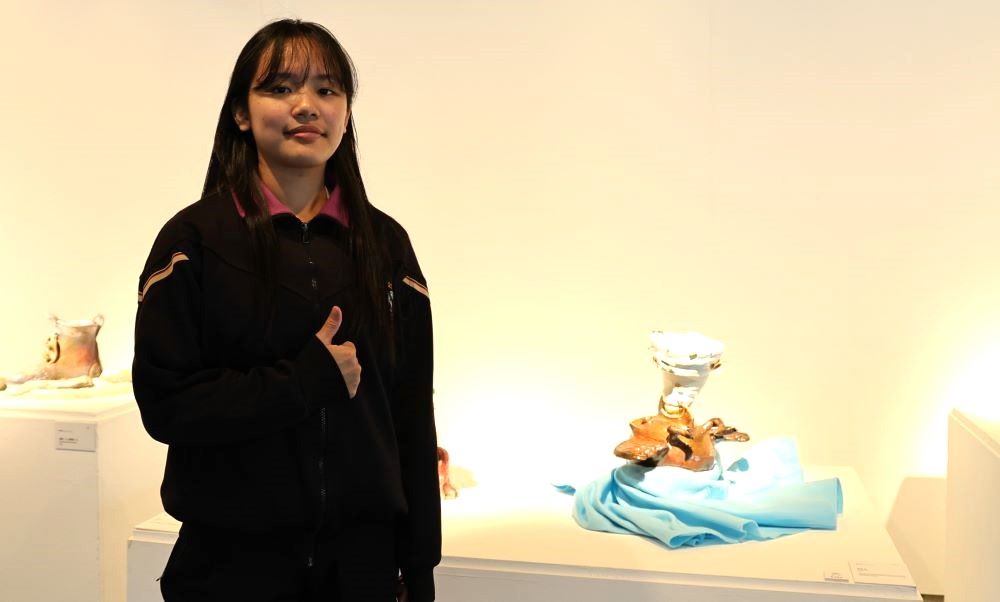 鶯歌高職畢業成果展 「態渡」為臺灣陶藝注新血 1 《圖說》張芷綺《戰敗.鴞》生動表現消灰林鴞滅威脅生存的巨風。〈陶博館提供〉