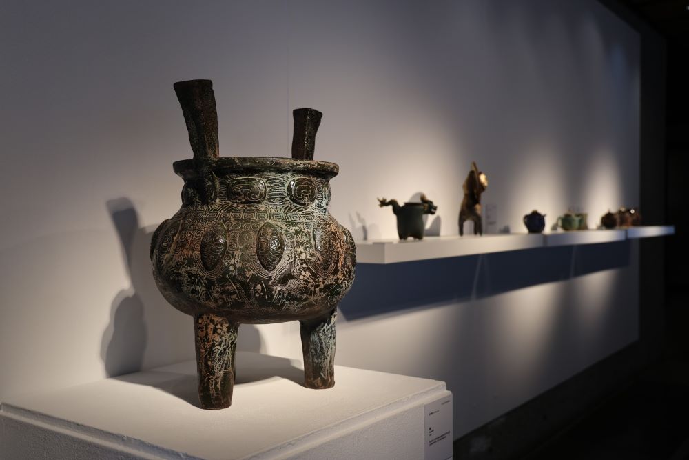 鶯歌高職畢業成果展 「態渡」為臺灣陶藝注新血 3 《圖說》吳承翰《鼎》,以文化觀點提出環保保存的探討。〈陶博館提供〉