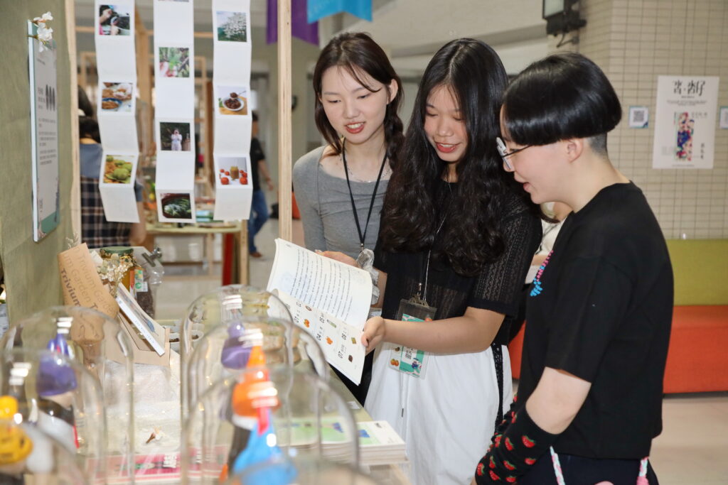 跨域創意呈現台灣文學新樣貌 靜宜台文系畢展「沓沓仔」深獲各界肯定 7 靜宜台文CKM 6119