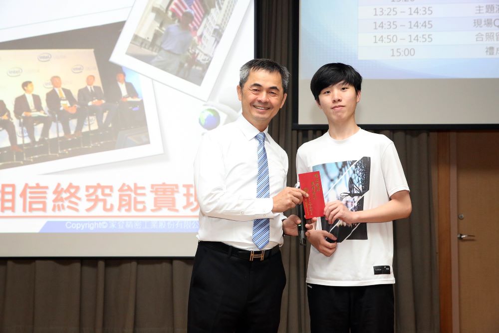 大師開講人才培育形塑創新文化 龍華師生收穫豐碩 3 《圖說》演講過程中並進行提問,龍華師生踴躍向大師請益,現場互動熱烈。〈龍華科大提供〉