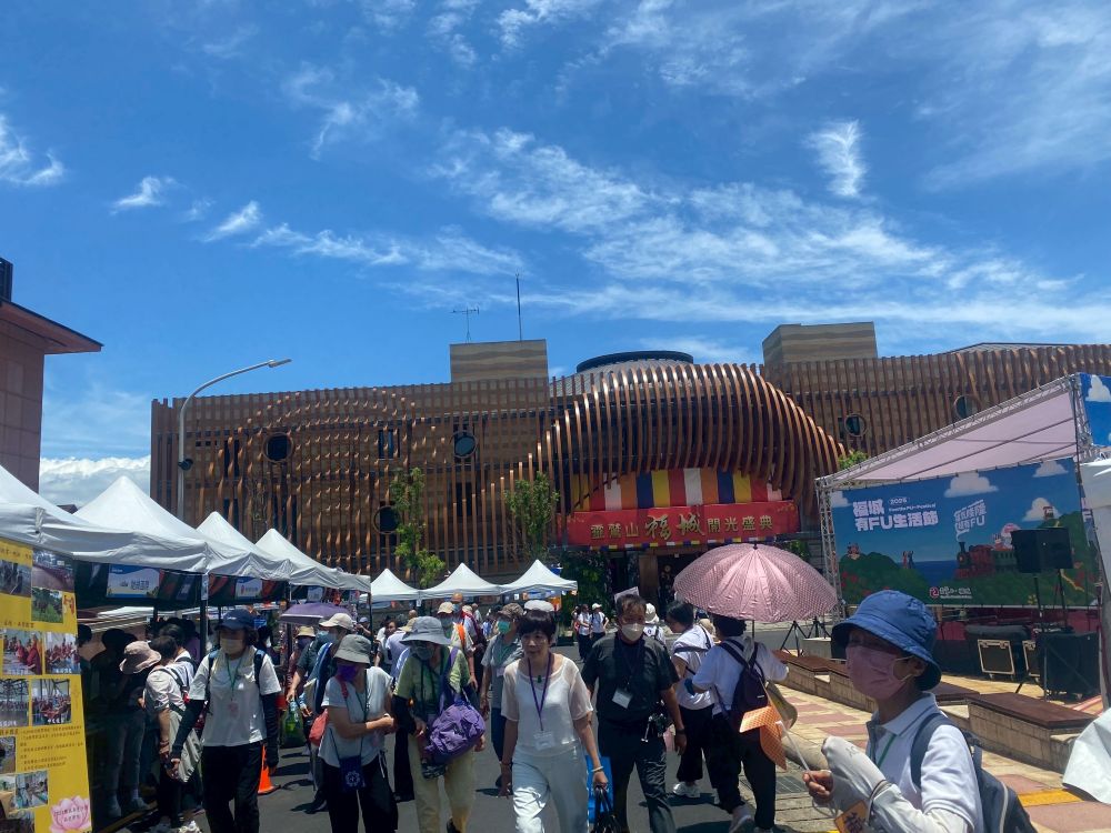 開山42周年暨福城開城 靈鷲山雙囍同慶 3 《圖說》雙囍同慶!靈鷲山42周年慶暨福城開城,現場豐富市集、手作體驗和美食饗宴好玩、熱鬧。〈靈鷲山佛教教團提供〉