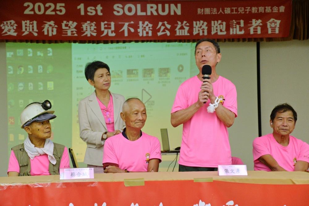 棄兒不捨公益路跑11月1日登場 視障跑者張文彥盼各界帶來愛心 2 ▲視障跑者台灣阿甘張文彥分享跑步及參與公益活動的經驗。(圖/ 礦工兒子教育基金會提供)