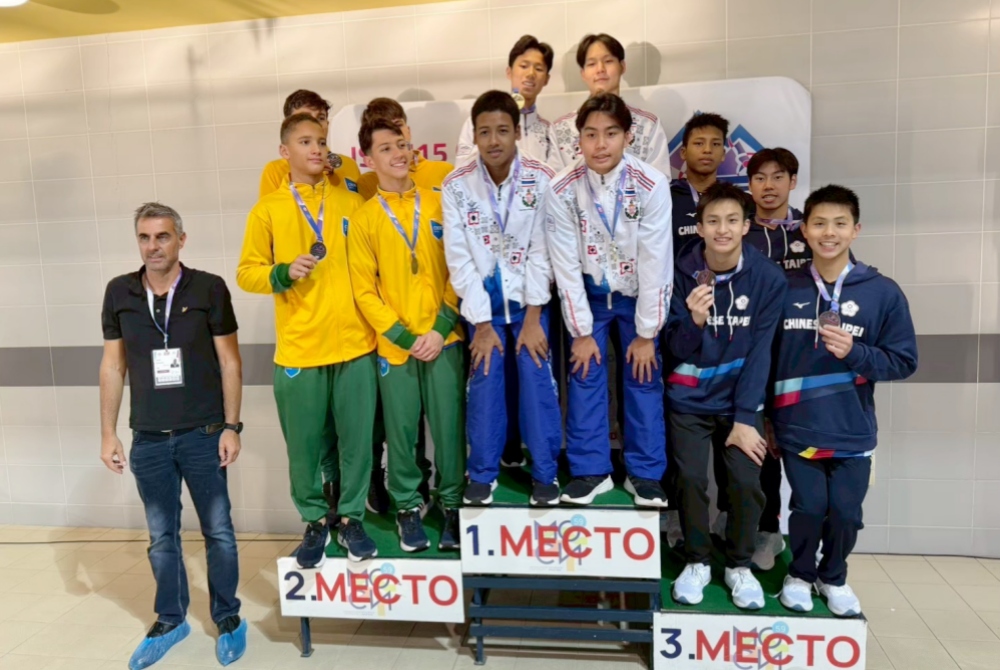 世界中學生U15運動會 新北小將奪3金7銀9銅 林口國中蘇柏陵游泳得雙金 3 ▲世界中學生U15運動會_中華隊在游泳男子組4x50m自由式接力拿下銀牌。(圖/新北市政府提供)