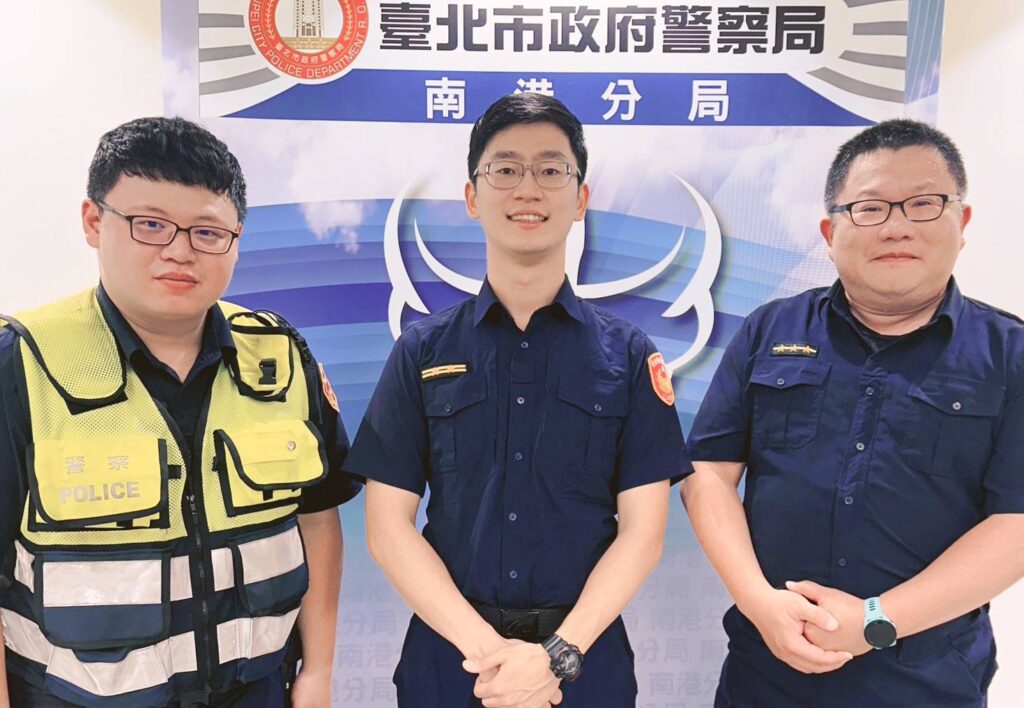 下班時段遊覽車拋錨釀壅塞 南港警即刻救援助排除 1 1750909471001