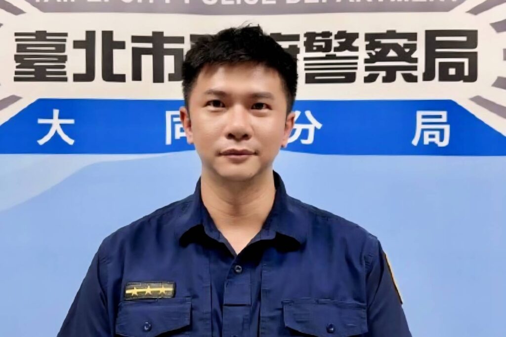 溫柔超人 男孩騎自行車不慎摔傷 熱心暖警伸援手 1 MEITU 20250623 094945074