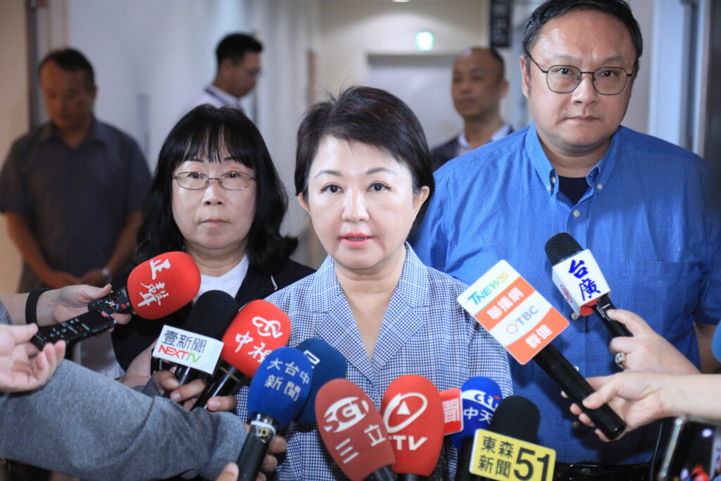行政院刪減台中補助款逾32億 中市府北上遞交訴願書確保市民權益 1 S 39518234