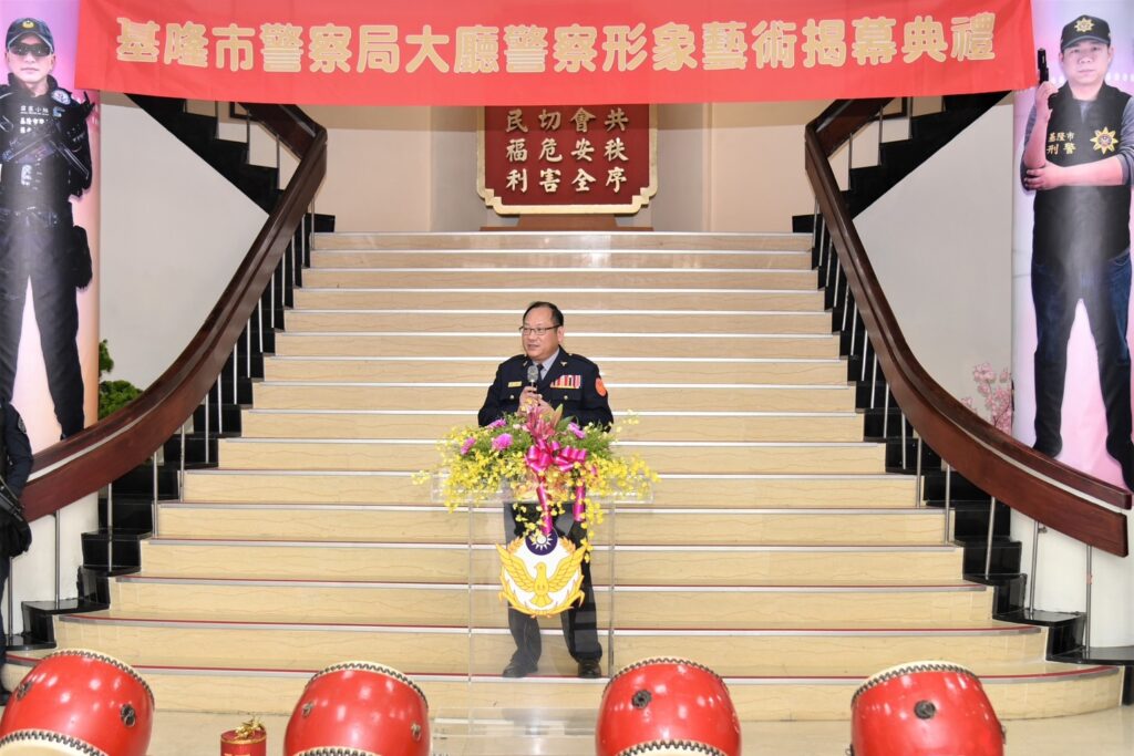 打造警察執勤造型藝術柱 樹立執勤專業形象 3 三 8