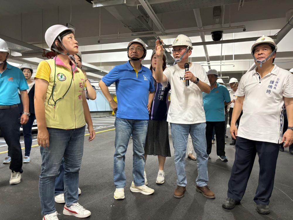 打造宜居城市 板橋年底再增2座立體停車場 2 《圖說》侯友宜市長今日視察溪北公園地下停車場工程。〈交通局提供〉