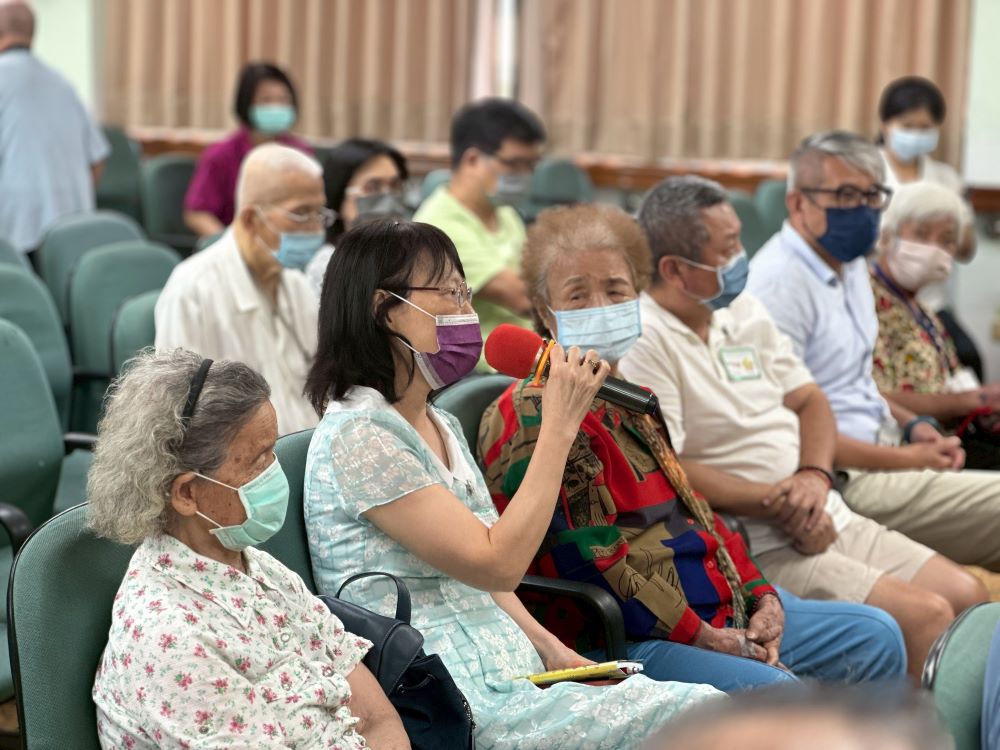 強化溝通優化照護品質 八德榮家家屬座談建言踴躍 2 《圖說》八德榮家辦理家屬座談會邀請住民家屬踴躍提出建言。〈八德榮家提供〉