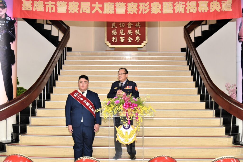 打造警察執勤造型藝術柱 樹立執勤專業形象 4 四 3