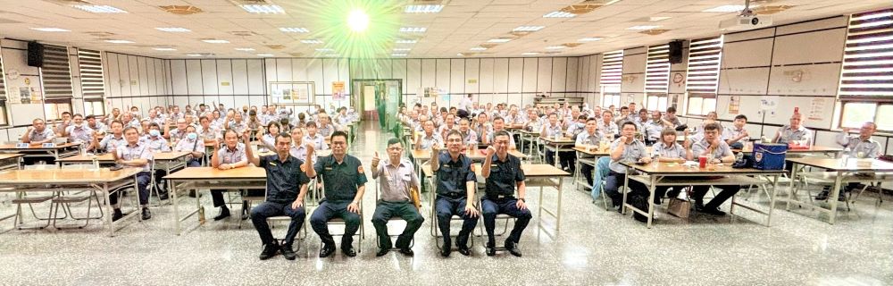土城警民防常訓 落實全民國防教育 5 《圖說》土城分局114年民防中隊常年訓練合影。〈土城分局提供〉