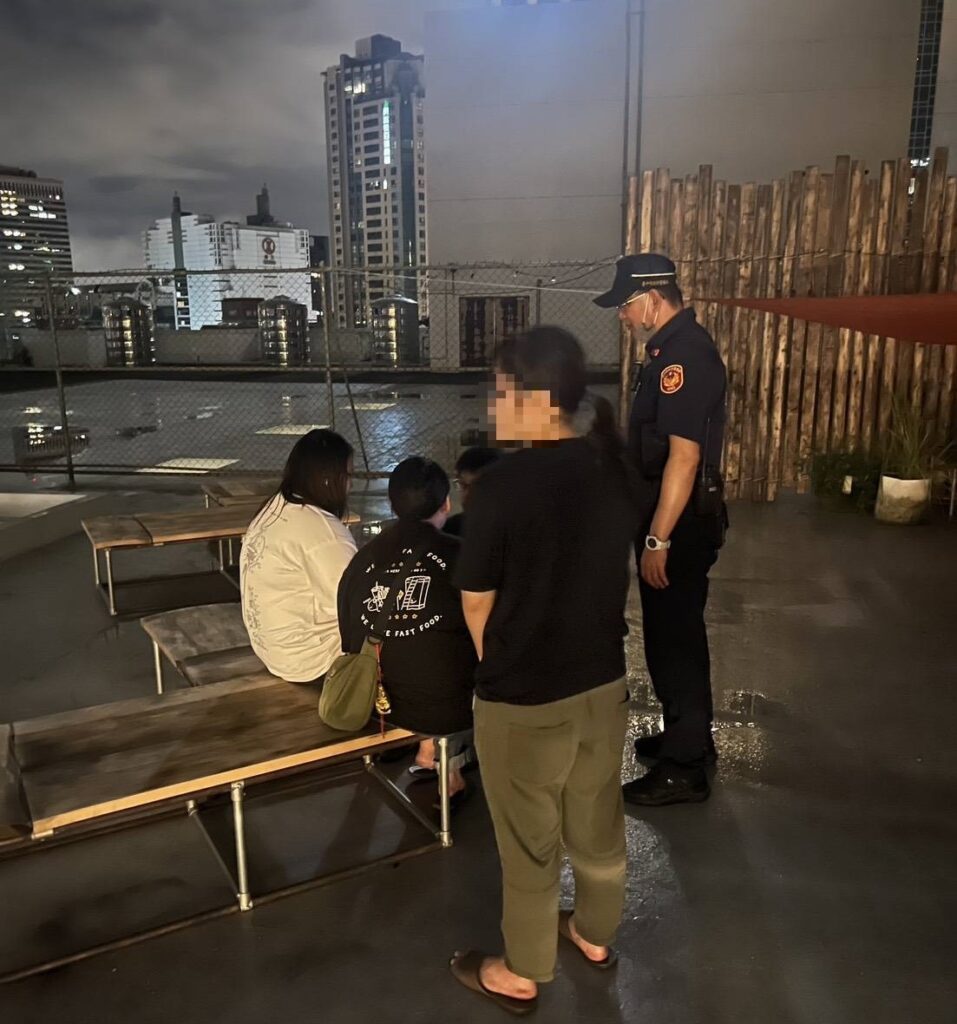 女子欲從十五樓跳下輕生 民權警苦口婆心勸說成功