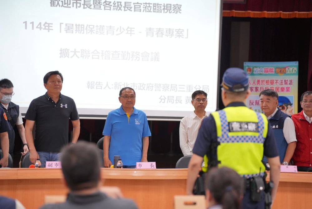 青春專案啟動 侯:落實保護嚴查涉毒詐 2 《圖說》侯友宜市長主持「暑期保護青少年-青春專案」勤教活動。〈警察局提供〉