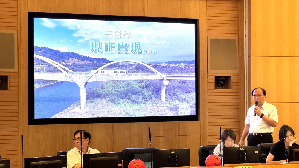 七線工程齊發 八線規劃並進 新北捷運深化便捷 2 《圖說》捷運局長李政安簡報說明。〈捷運局提供〉