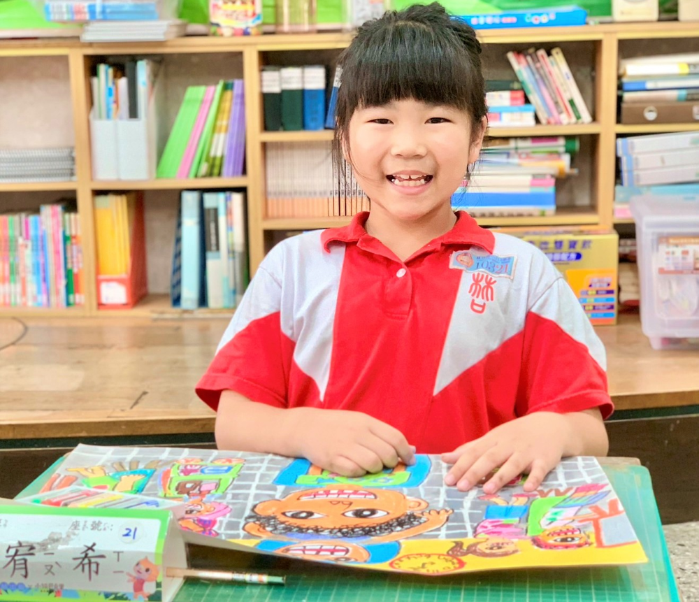 新北百萬助學金點亮328名新住民子女夢想 5 《圖說》林口國小龍宥希同學熱衷繪畫創作,在校內比賽屢獲佳績。〈教育局提供〉