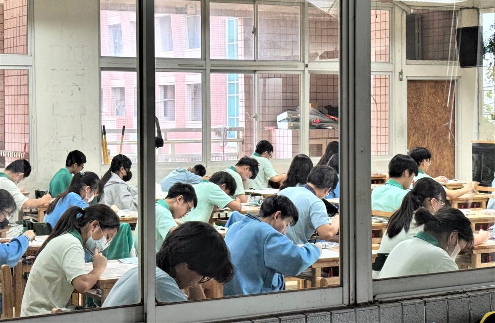 總錄取率26.43% 新北公立高中職優先免試入學今放榜 6 《圖說》公優放榜示意照片---114國中會考試場鶯歌工商試場教室。〈教育局提供〉