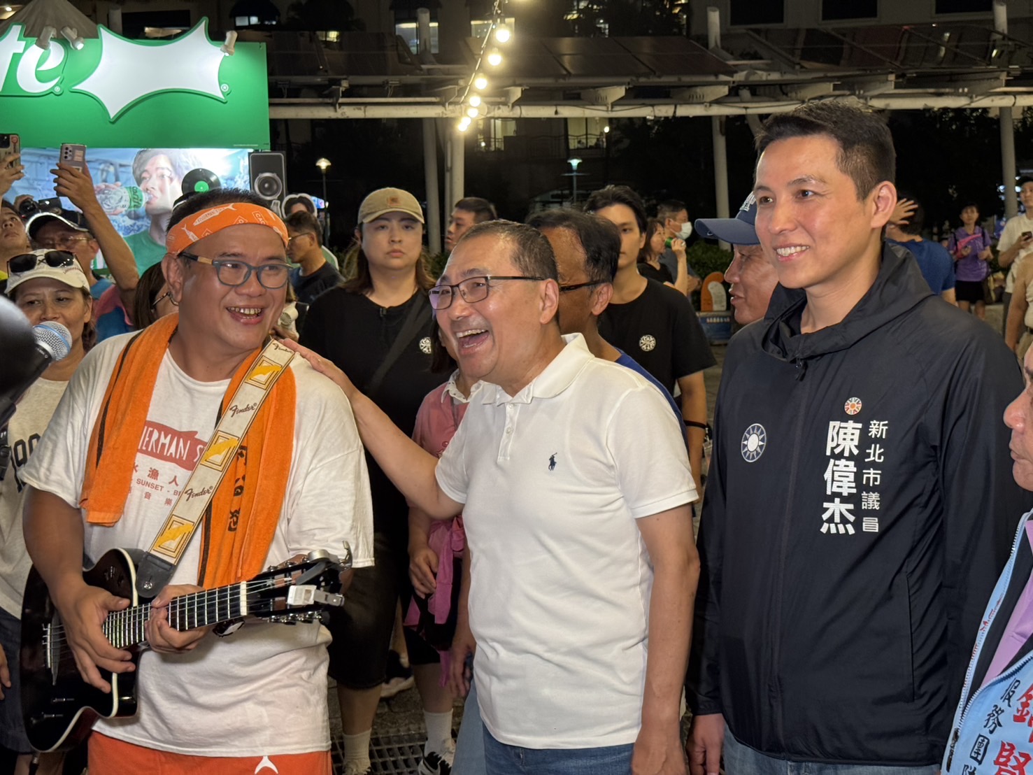 新北夏日音樂之旅啟航 漁人舞台開唱嗨翻天 1 《圖說》侯友宜市長今日前往會場,與現場樂迷一同感受原創音樂獨有的魅力。〈觀旅局提供〉