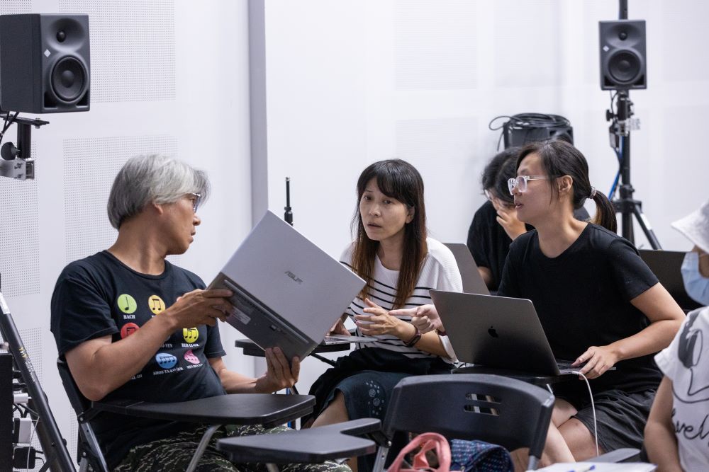 免費限額 新北文化基金會科技藝術暑期教師研習開放報名 2 《圖說》教師在真實情境中動手操作立即回應課堂運用提升教學創新力。〈文化局提供〉