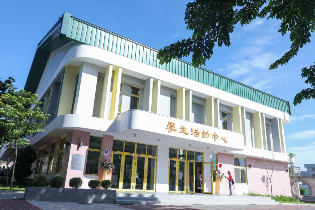 盧秀燕見證祝賀 文昌國小校慶暨畢典開箱全新禮堂 3 文昌國小禮堂 2