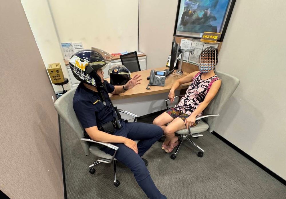 識破假工程真詐財 板橋警成功攔阻350萬元詐騙案 1 《圖說》板橋警分析案情,詳盡說明詐騙集團常利用犯案手法,成功攔阻高達350萬元詐騙案件。〈板橋分局提供〉