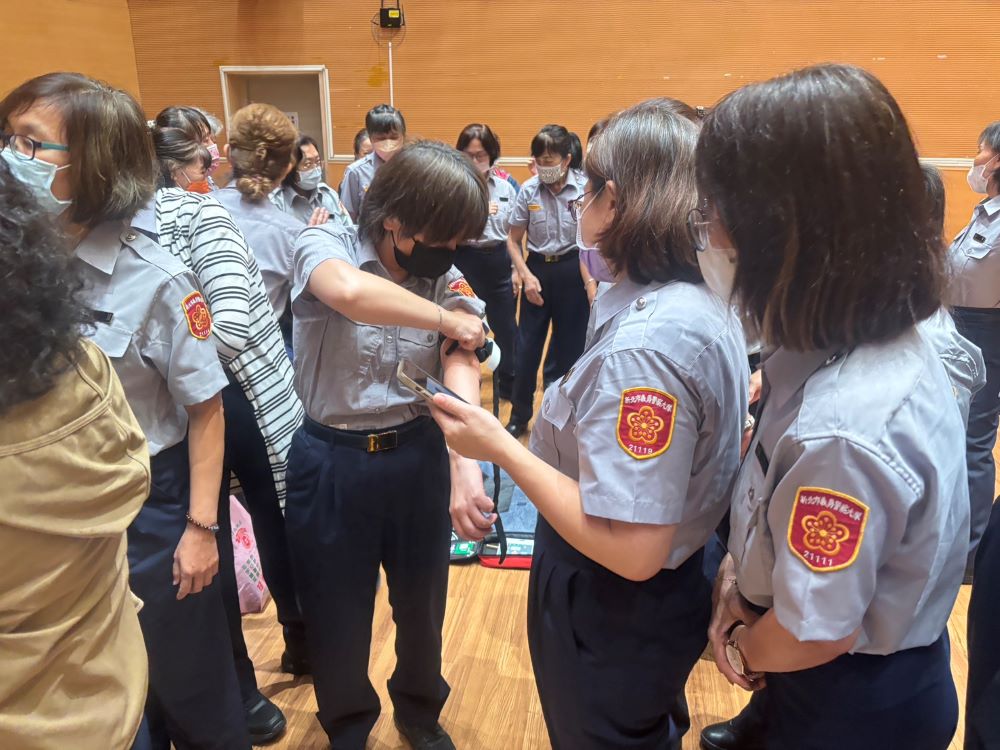 凝聚在地民力 永和義警常訓攜手守護社區 5 《圖說》永和分局義警中隊救護訓練。〈永和分局提供〉