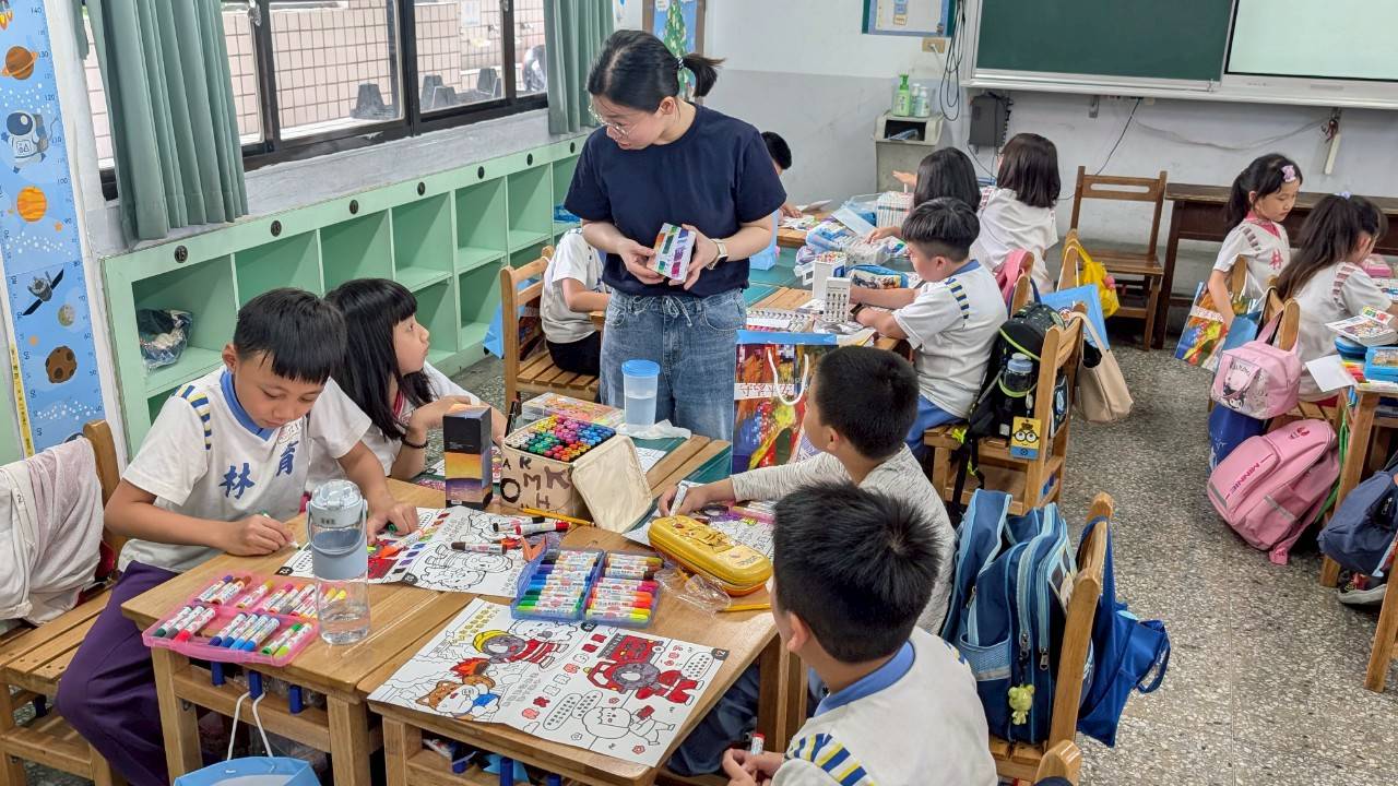 新北防災暨兒童品德教育繪畫賽 畫出誠信美好家園 2 《圖說》新北消政風室「新北防災暨兒童品德教育」繪畫比賽,讓參與的學童在創作過程中學習防災知識、誠信品德及反詐意識。〈消防局政風室提供〉