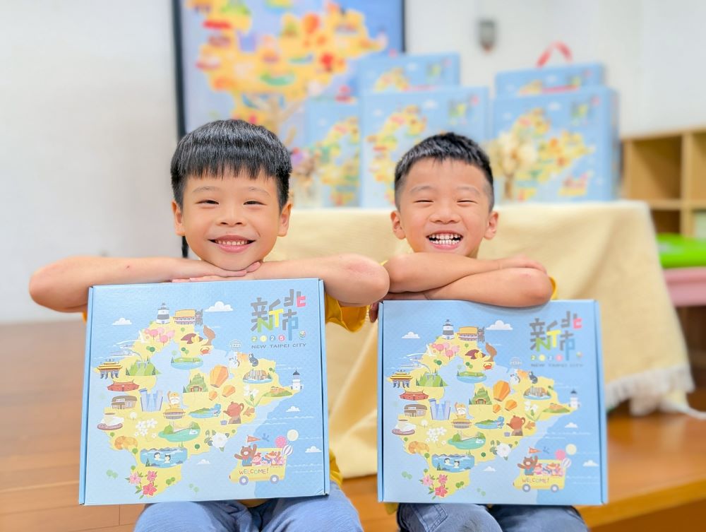 《圖說》新北贈送具備環保理念與在地文化特色的幼兒園專屬畢業禮物。〈教育局提供〉
