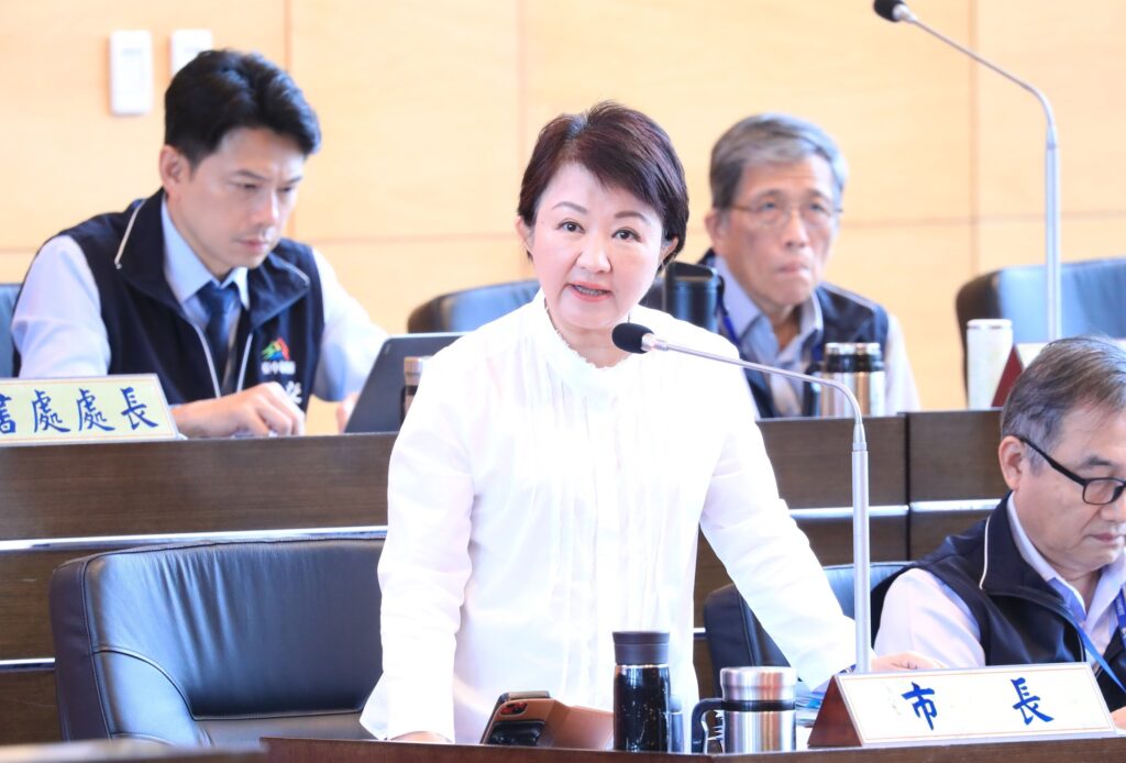 部長不適任且荒腔走板 盧秀燕:內閣應考慮局部改組 3 盧市長強調她把握每次跟中央對話的機會 爭取人民權益 為地方發聲 1