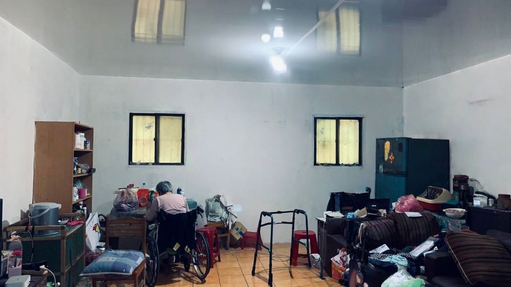 助淡水山區阿嬤整修家園 新北市金屬門窗公會總動員 4 《圖說》阿娥阿嬤的住家經過整修後,屋內煥然一新,也變明亮多了。〈社會局提供〉