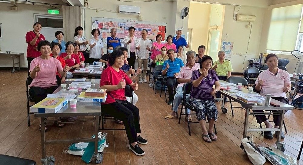 走紅毯重溫浪漫時光 兩社團遠赴馬祖助長輩圓夢披婚紗 4 《圖說》中華金點社區促進聯盟攜手永和區民權社區發展協會,日前遠赴馬祖,與連江縣政府合辦共生社區工作坊。〈永和民權社區發展協會提供〉