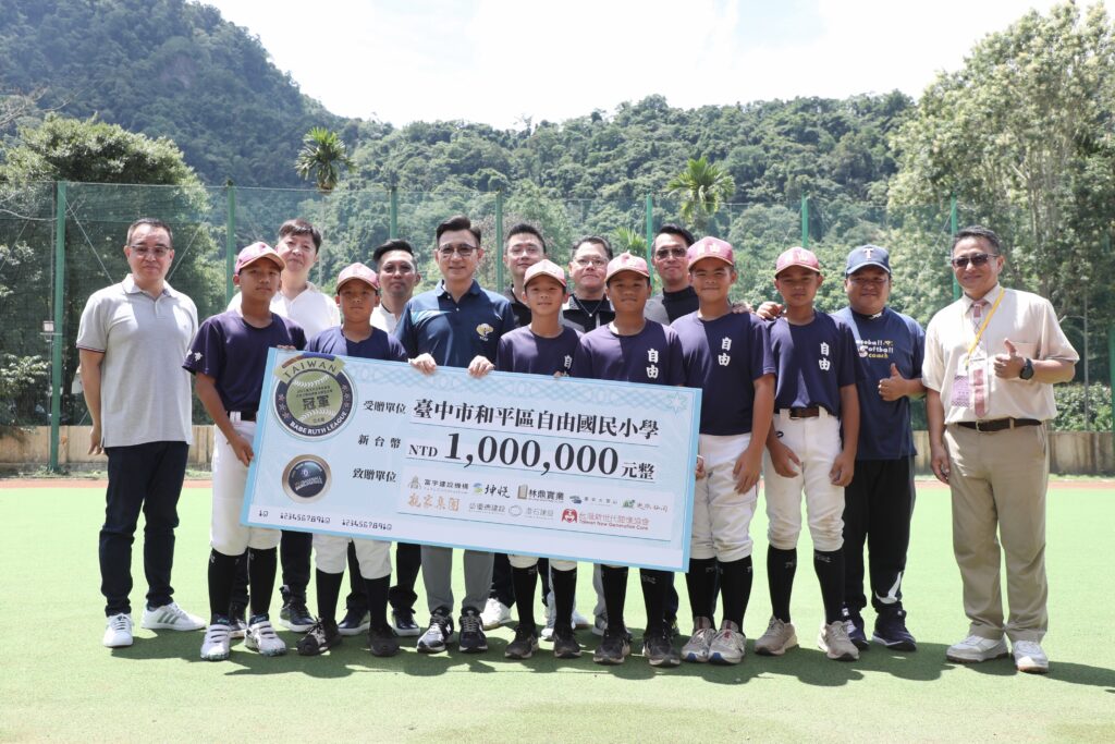 自由國小征戰美國少棒賽 盧秀燕、江啟臣贈募旅費助圓夢 7 立法院副院長江啟臣奔走企業贊助百萬 力挺孩子出國比賽 為國爭光