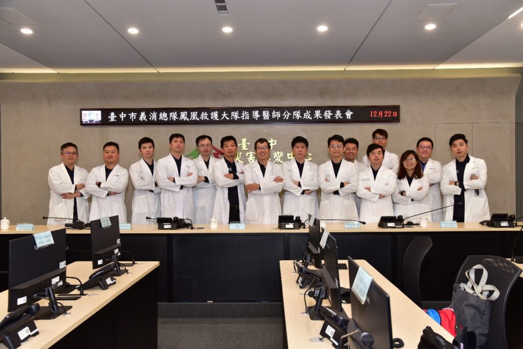 OHCA急救成功率突破四成 中市消防局建構全方位急救網絡 3 義勇消防總隊鳳凰救護大隊指導醫師分隊成果發表會