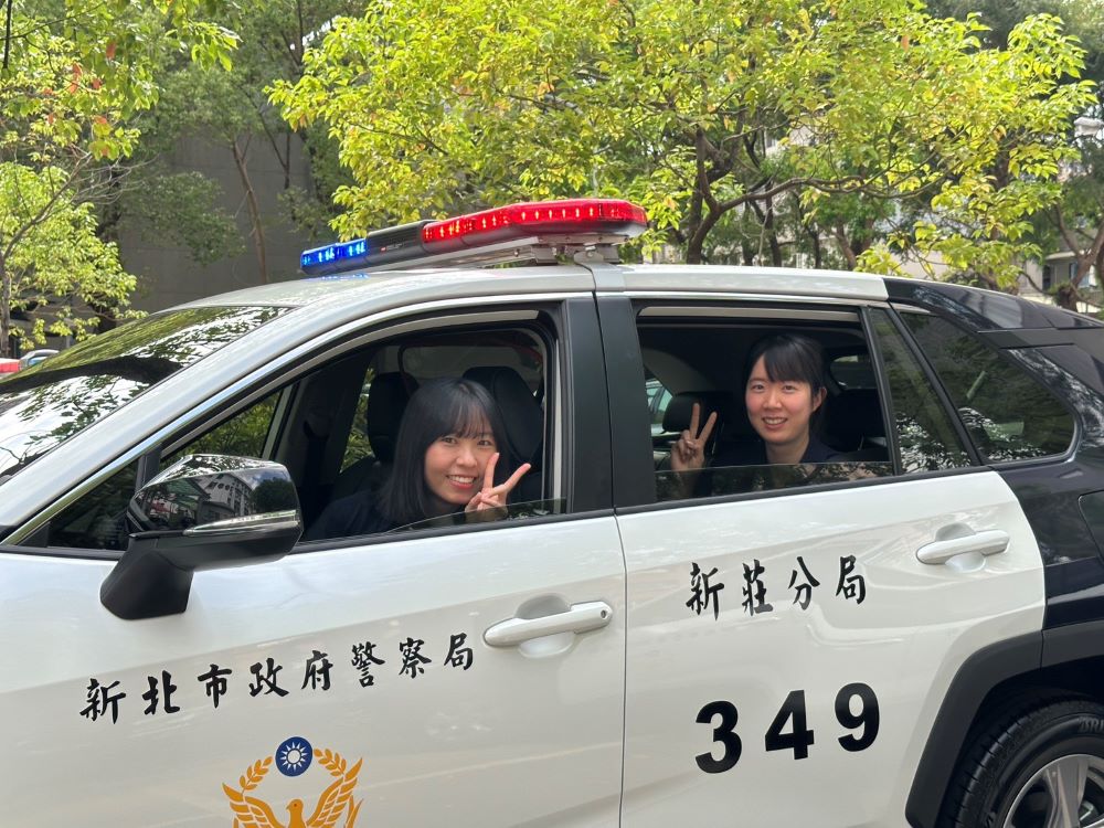 善盡社會責任強化治安 兩企業贈新莊警巡邏車 7 《圖說》新莊頭前所警員與新警車合照。〈新莊分局提供〉