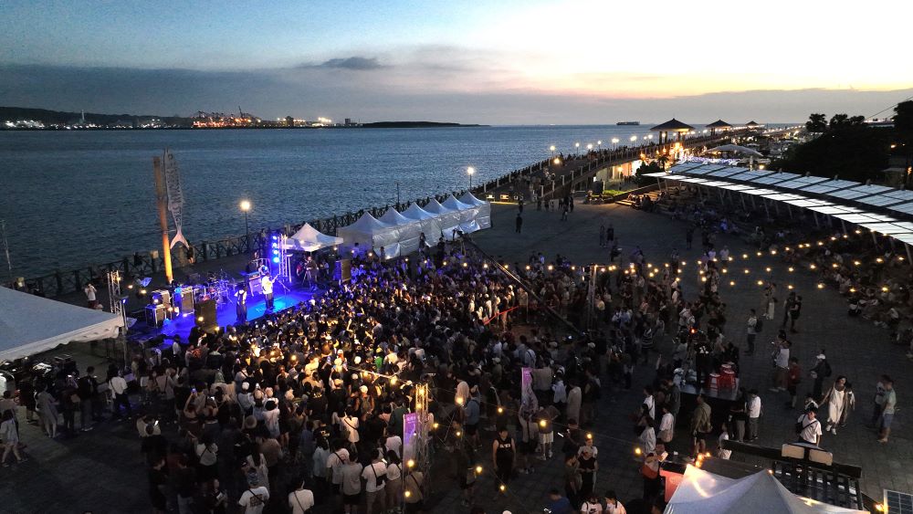 新北河海音樂季開唱 漁人舞台6/28熱鬧登場 2 《圖說》6月28至29日淡水場漁人舞台、7月26至27日貢寮場海洋音樂祭、8月23至24日三重場新北大都會公園舞台三場活動接力登場,圖為2024年資料照。〈觀旅局提供〉