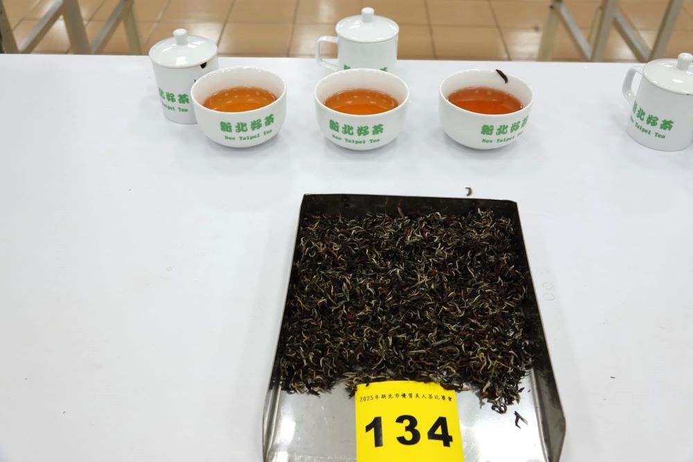 睽違5年2度脫穎而出 粟益民奪新北美人茶特等獎 2 《圖說》特等獎茶湯風味濃郁悠長帶有鮮明的蜂蜜甜香。〈農業局提供〉
